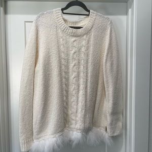 Size L Off White Sweater with Feather Accent